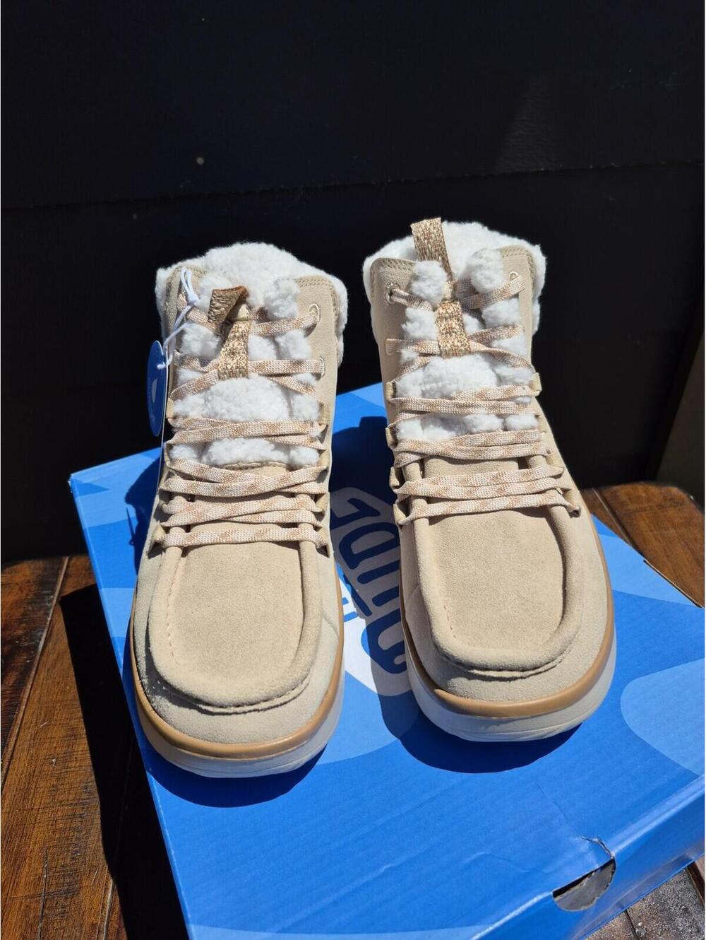 Hey Dude Wendy Peak Apres Suede Cozy Size 9.0 Medium In Sand Beige Boots Bootie - Picture 3 of 8